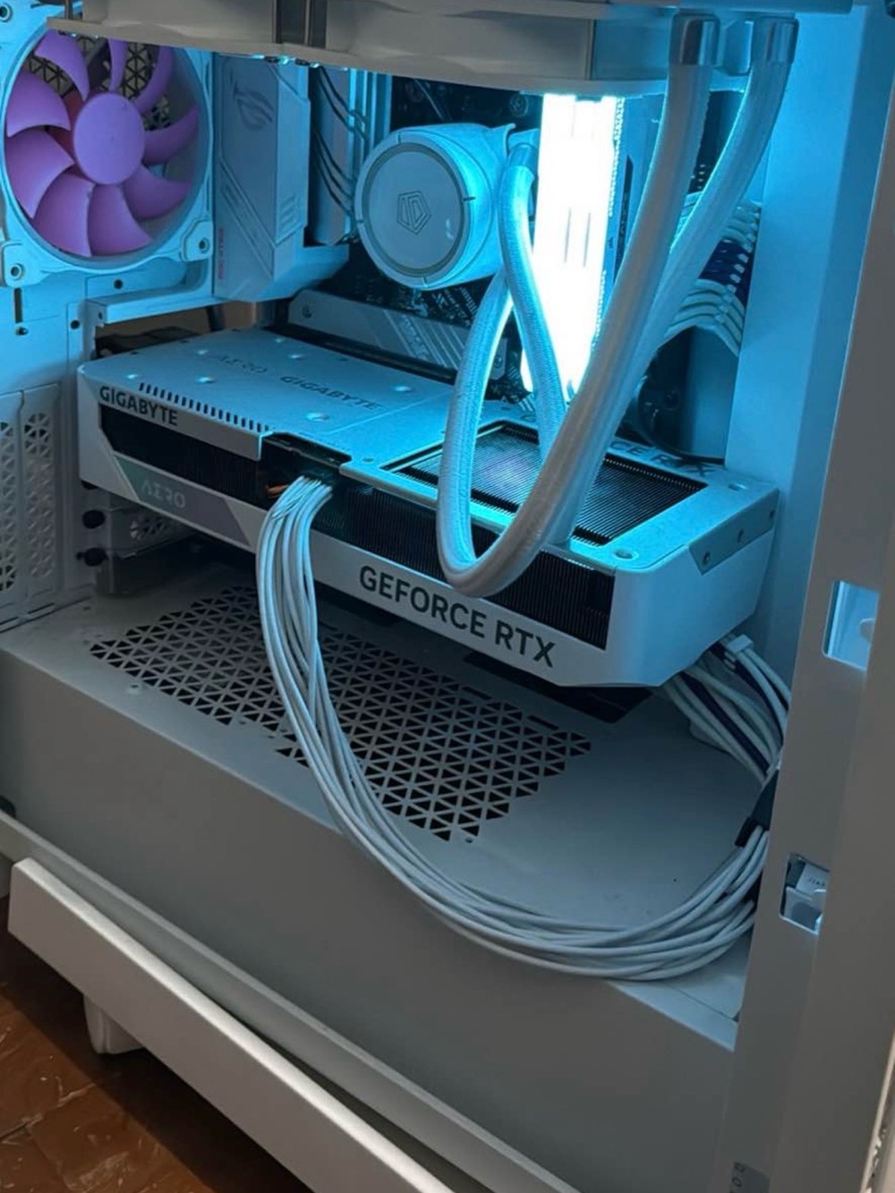 GIGABYTE Black and Gray NVIDIA RTX 4070 Ti Super Display